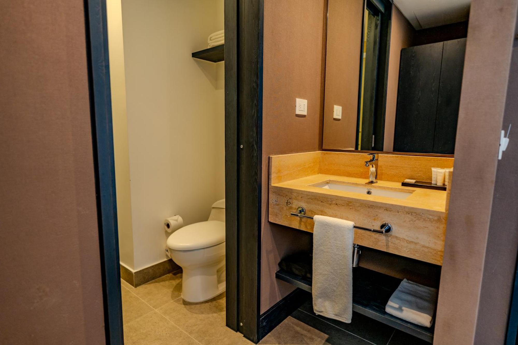 Hampton By Hilton Santiago Las Condes Exterior photo